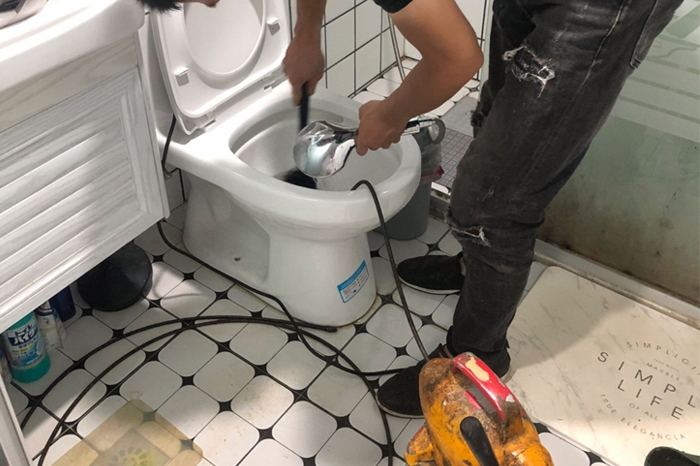 铜鼓马桶堵塞自己疏通还是找师傅？专业上门服务让你省时更省心
